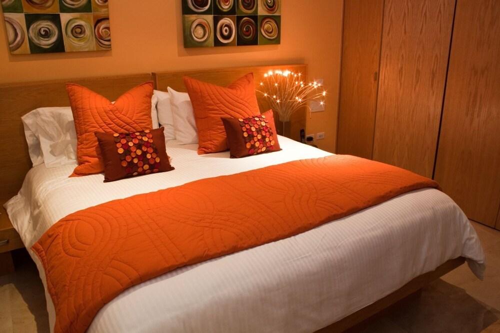 OMB 11C - Spacious Ocean View Luxury Condo for Rent