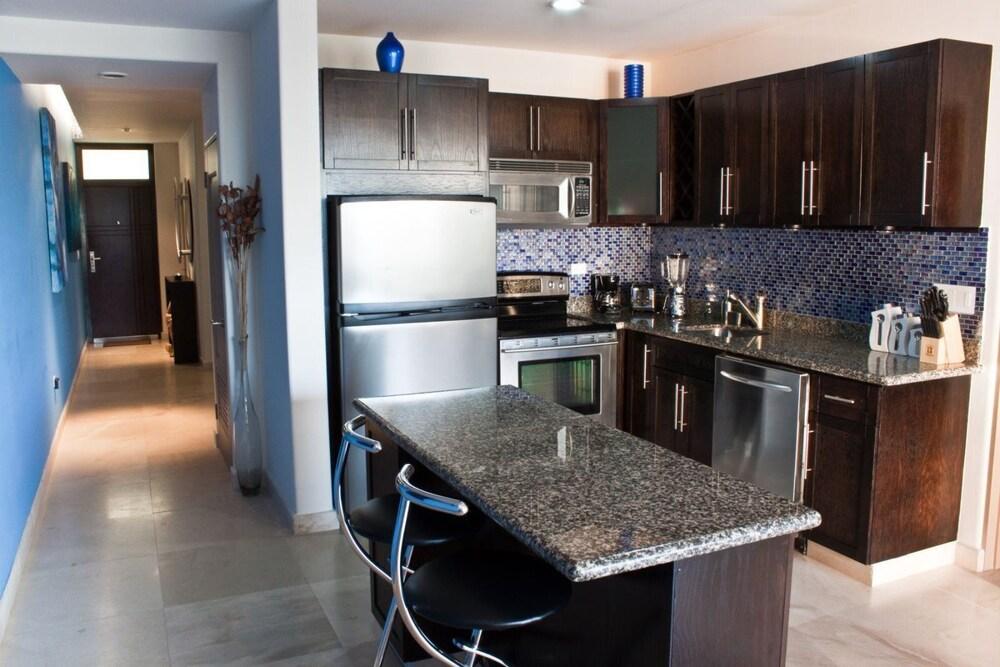 OMB 11C - Spacious Ocean View Luxury Condo for Rent