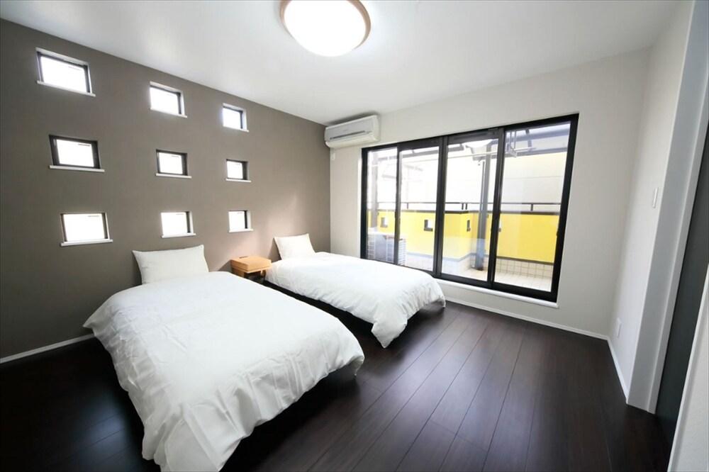 Neyagawa Station House