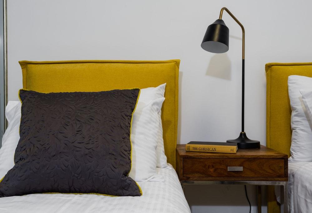 Contemporary & Texture-Rich Hideaway