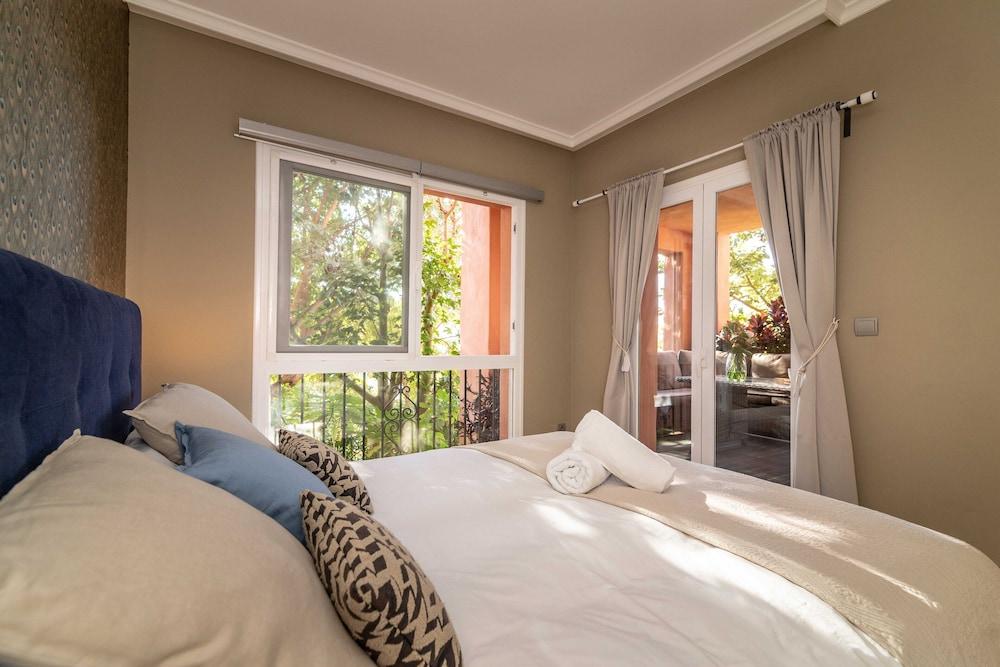 Chic Oasis on the Coast