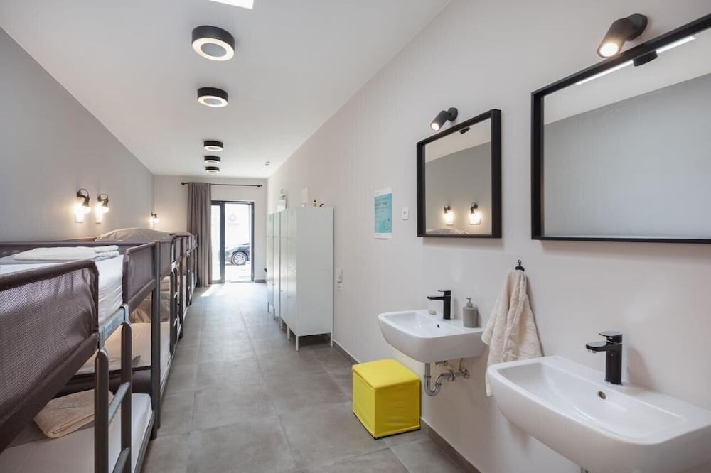 SUBTUB Hostel Makarska