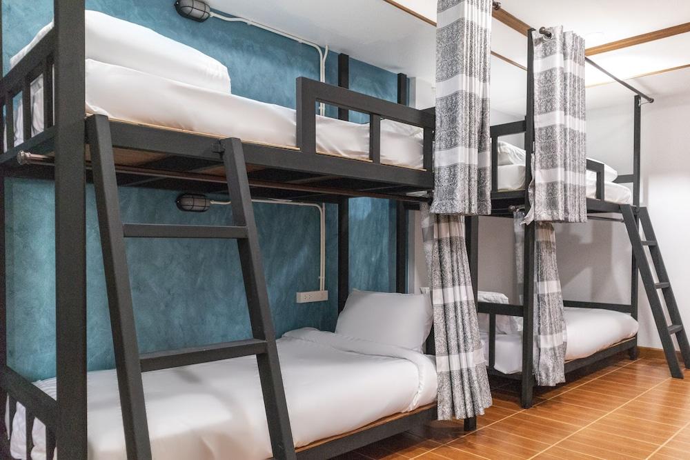 OYO 736 Green Poshtel