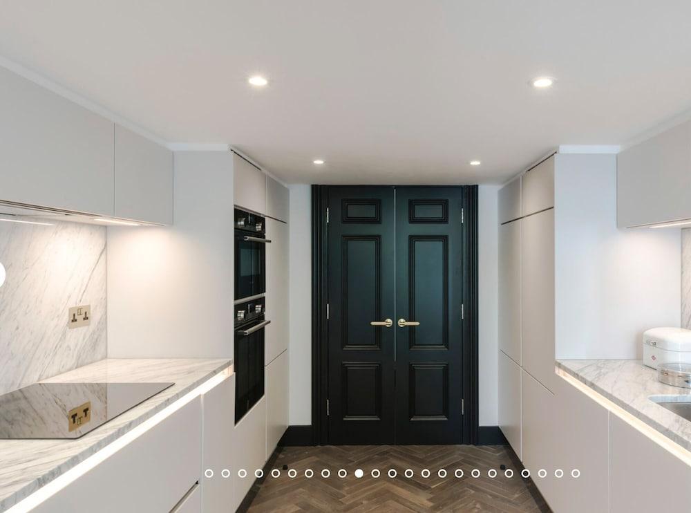 The Bengal Tiger: 2 bd apt rich with character