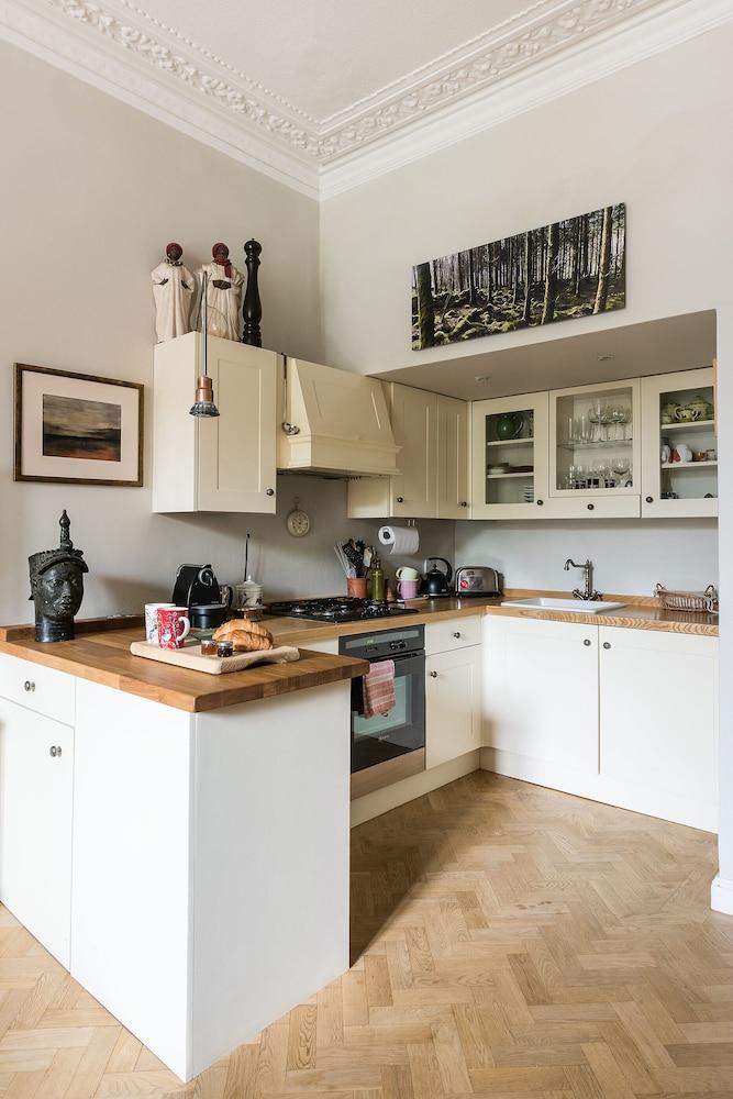 Distinctive Kensington 1-bed flat