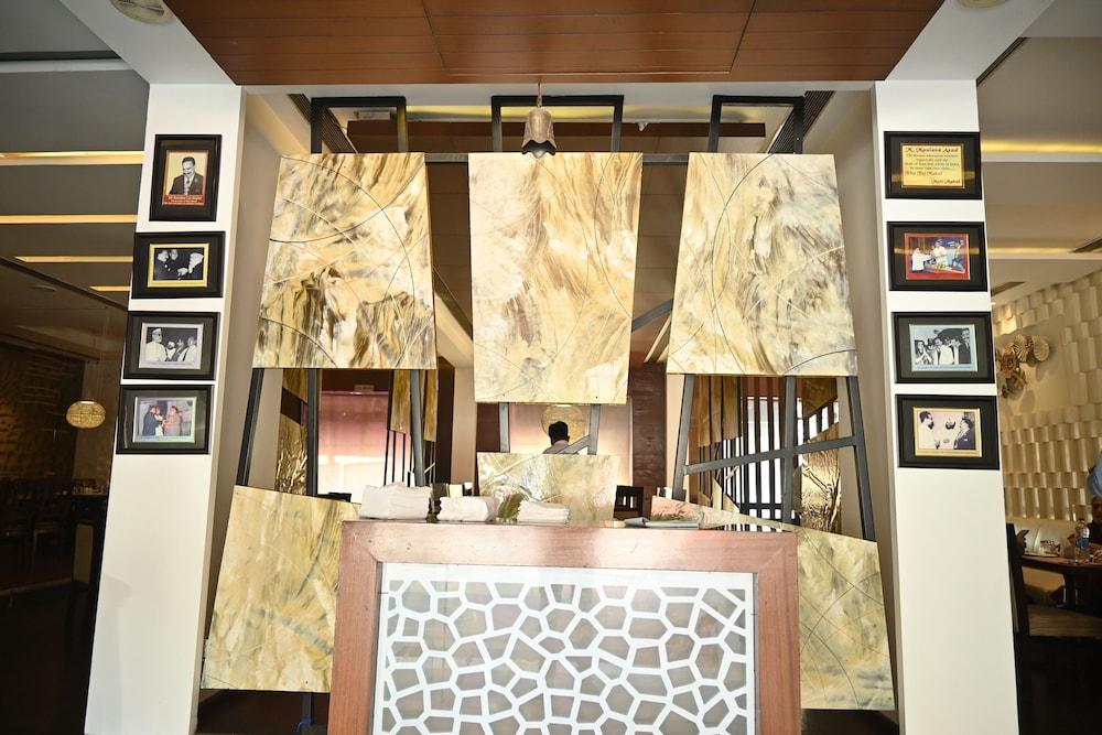 Hotel Regency Square