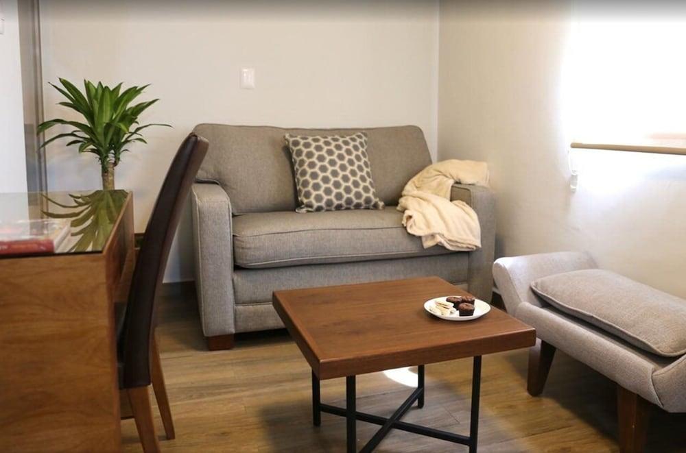 JUUB Affordable Modern/Luxury 1 Bedroom Apt