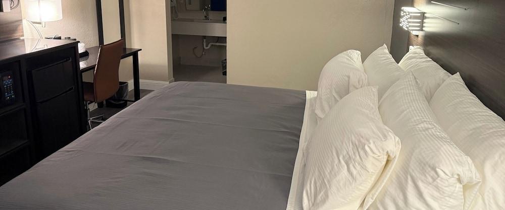 Lx Hotel, Powered by ACW Circle