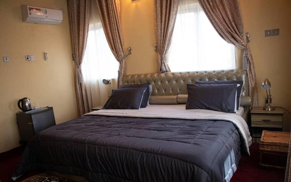 Ralph and Comfort Luxury Suites