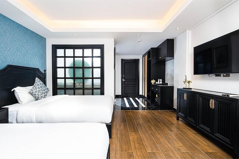 Glory Boutique Suite