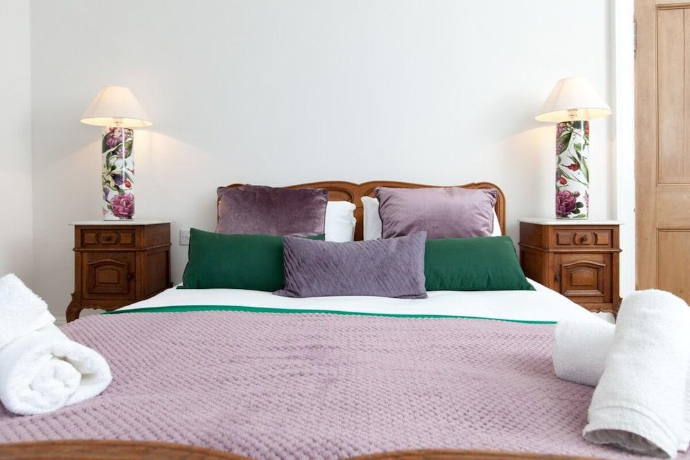 Traditional Luxury Apartment