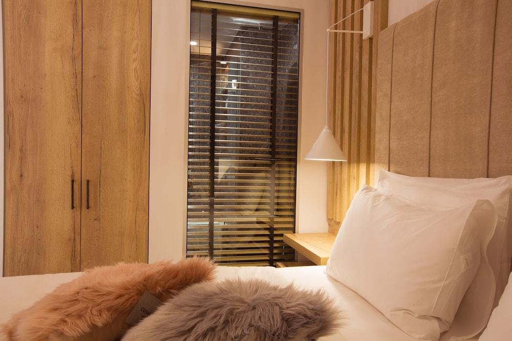 Adryades Luxury Apartments