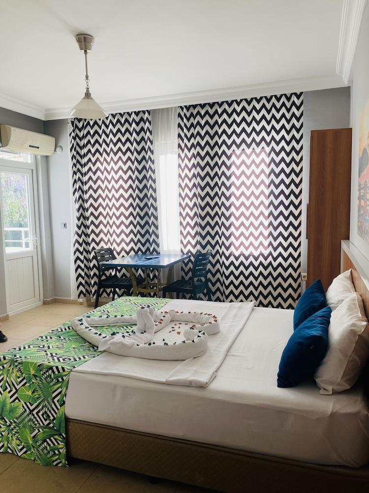 CLEOPATRA ICARIA APART HOTEL