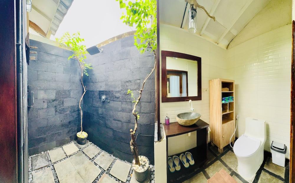 The This-Kon Gili Meno