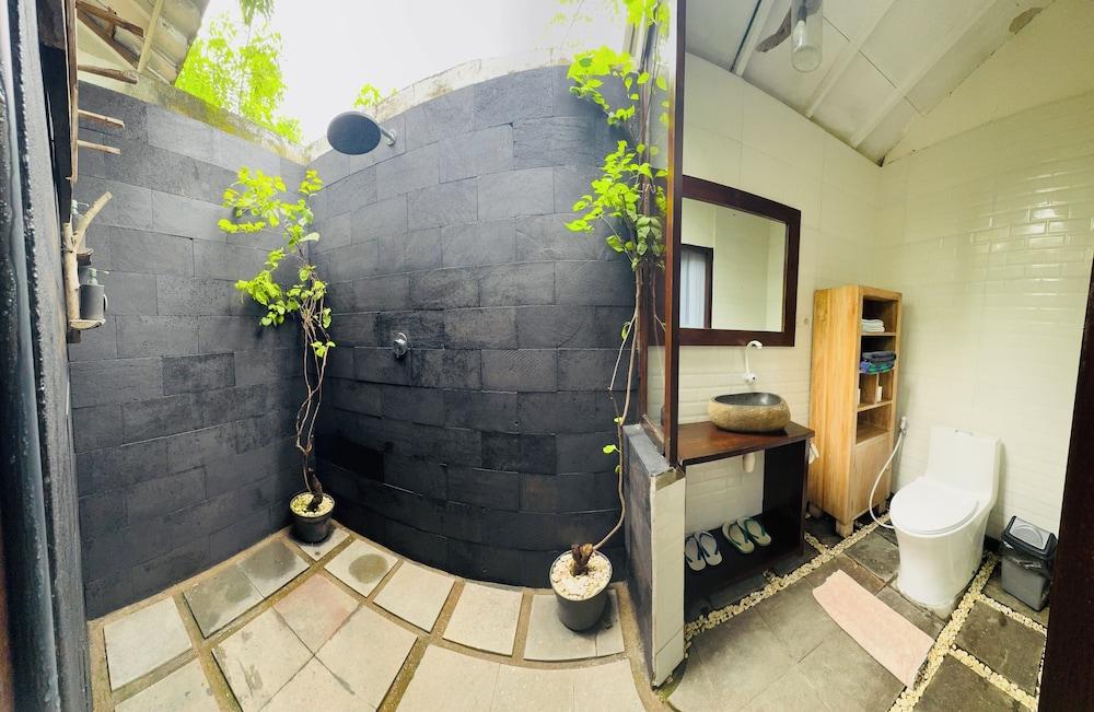 The This-Kon Gili Meno