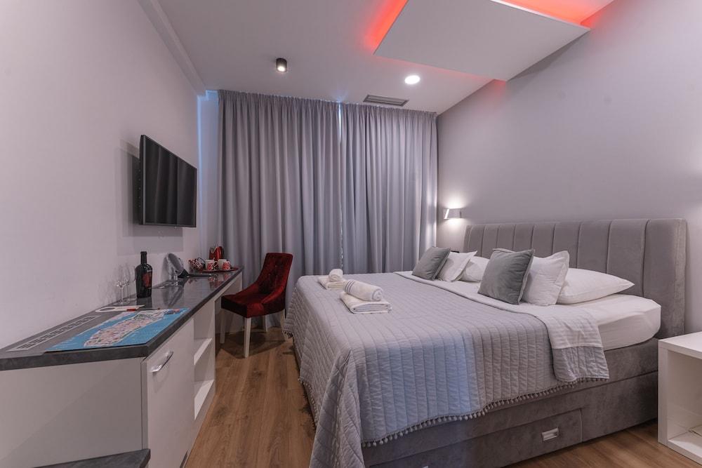 Sky & Sun Luxury Rooms