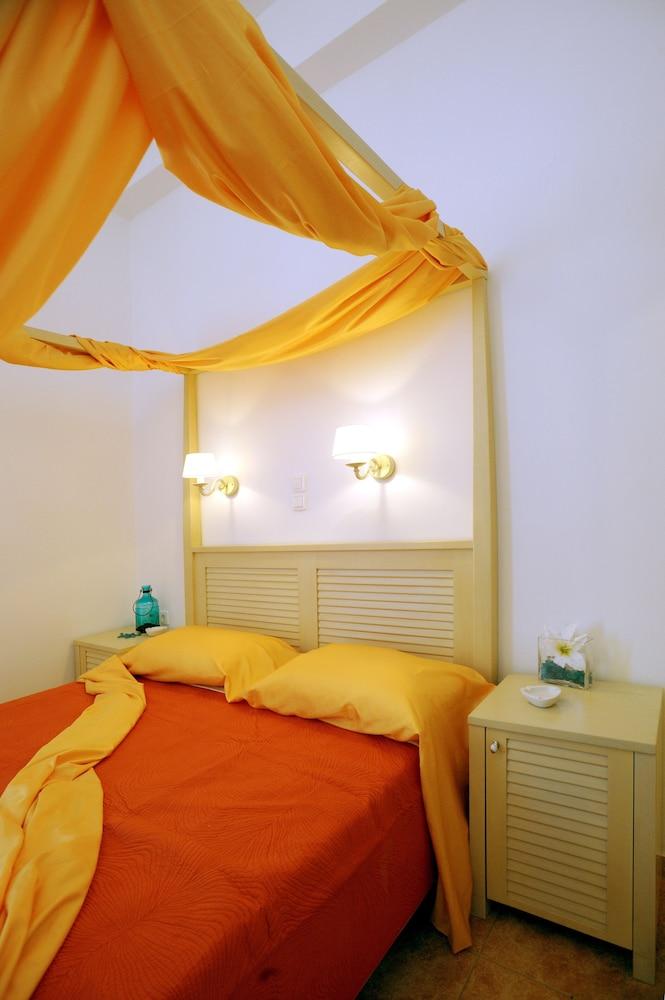 Aigaio Studios Tinos