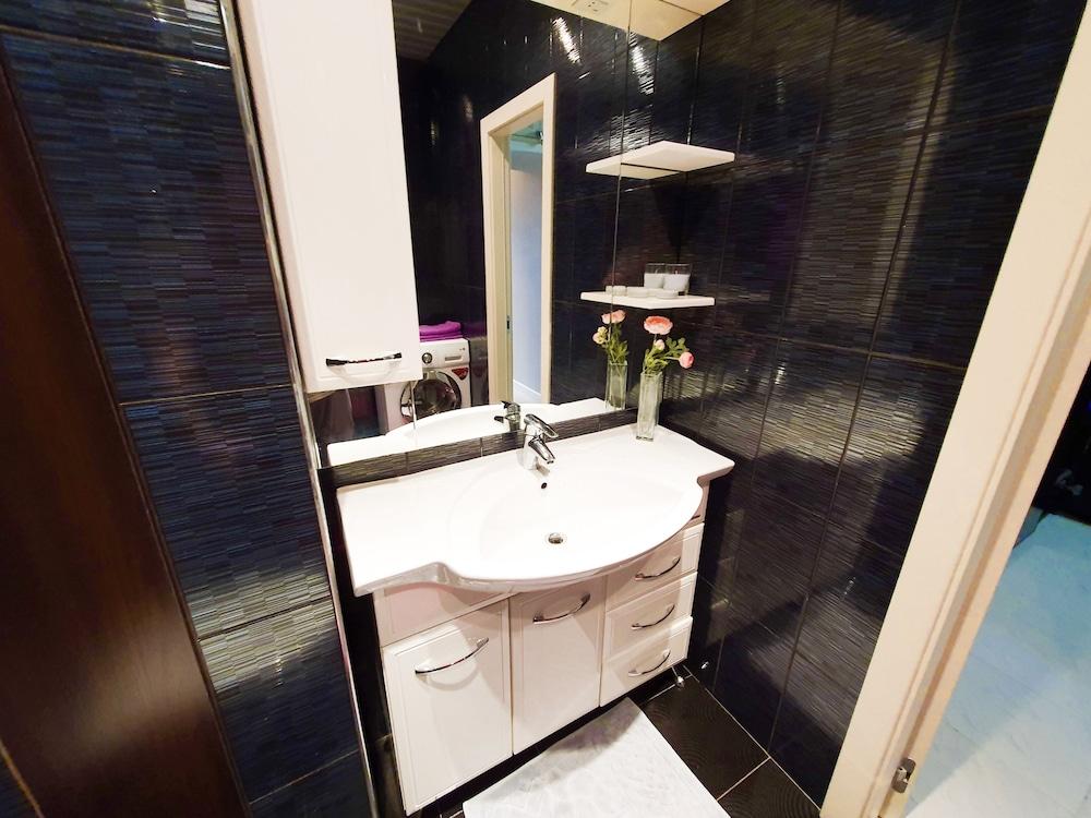 LikeHomeAparts with aeroplane