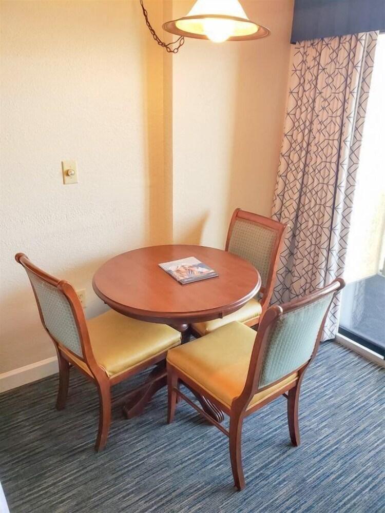 Holiday Pavilion 405