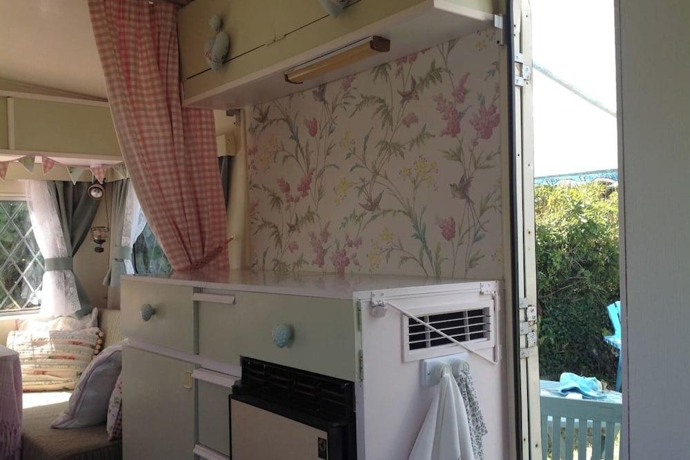 Kitty Unique 60s Caravan set in Pretty Garden
