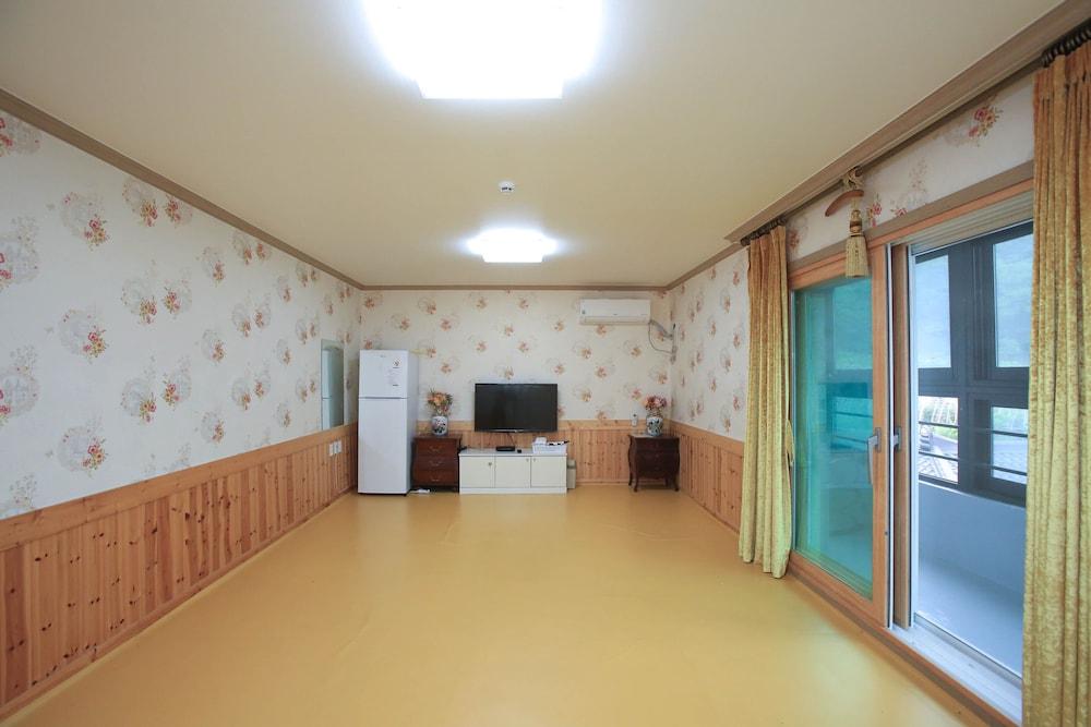 Daedunsan Four Seasons Pension