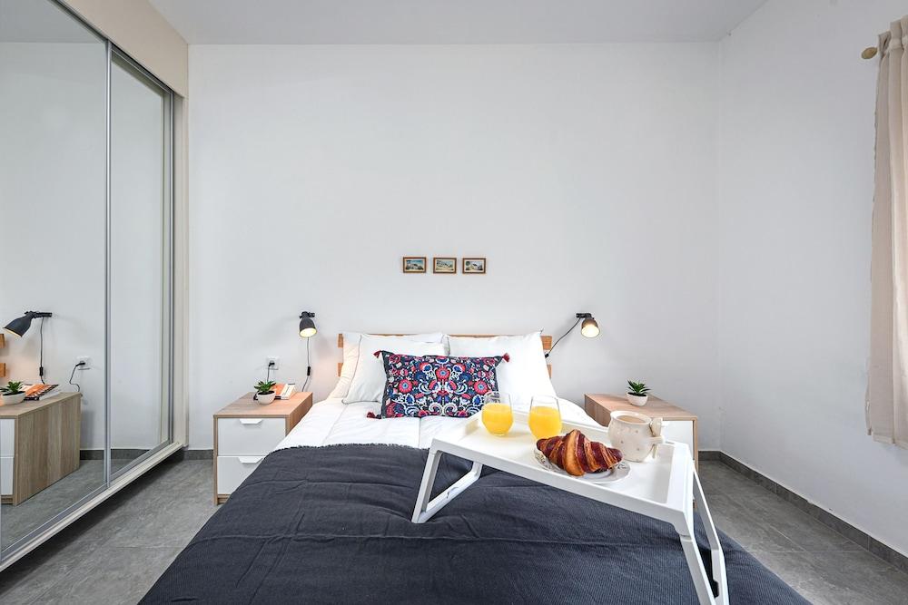 Quiet Street In A Central Location Apt