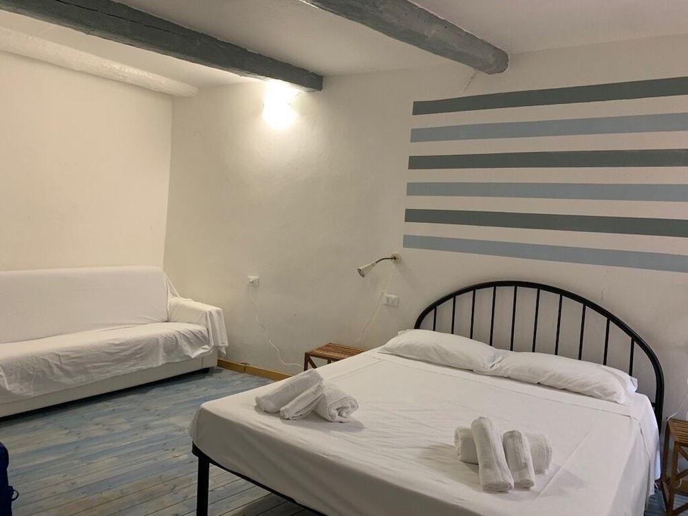 Vernazza Rooms & Apartments
