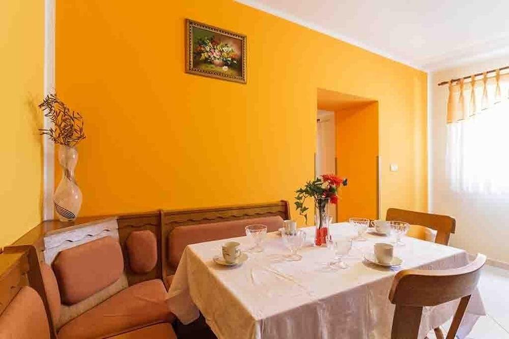 Holiday house Emily with a pool