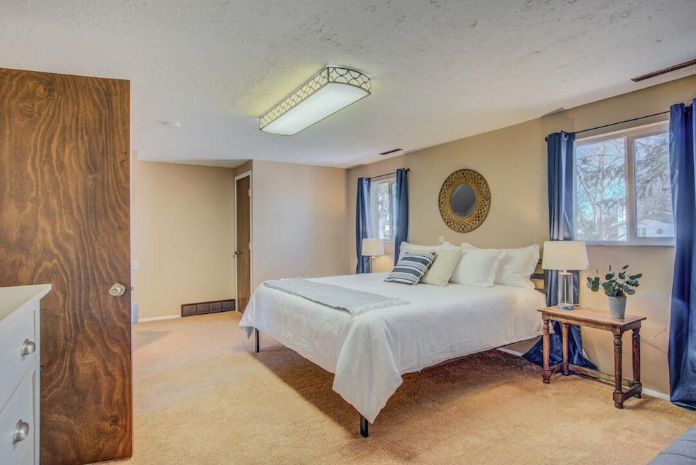 Dog-friendly by the Garden & OCC Shops & Dining