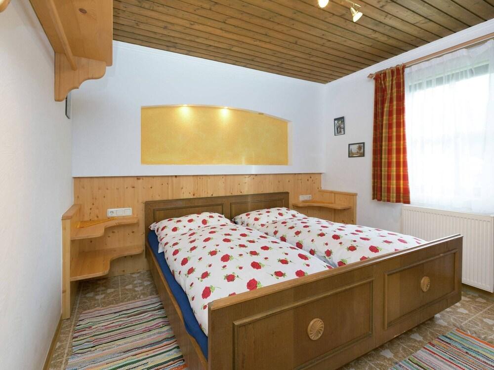 Beautiful Mountainside Chalet in Konigsleiten