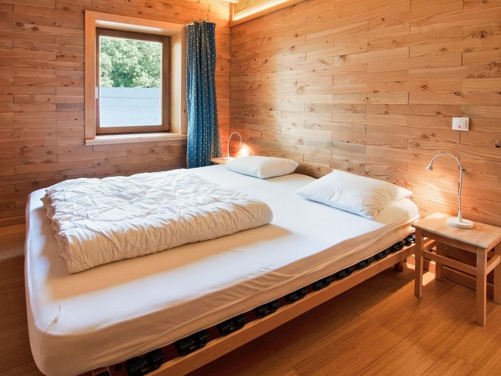 Villa in Freyneux With Garden