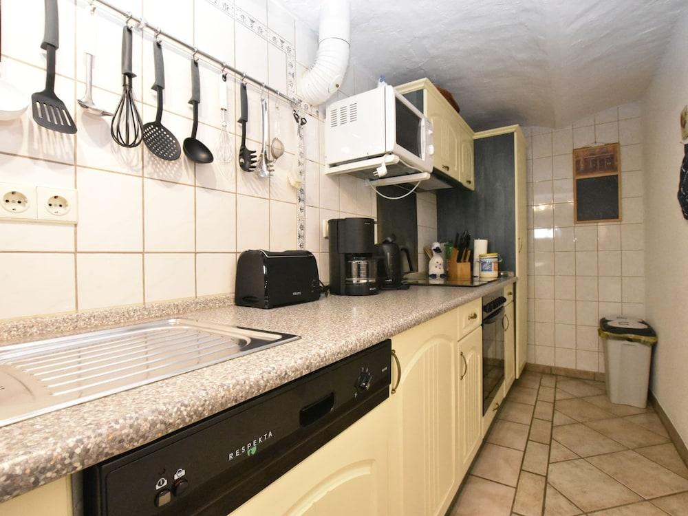 Sleep Under a Thatched Roof - Apartment in Ahlbeck near Haff