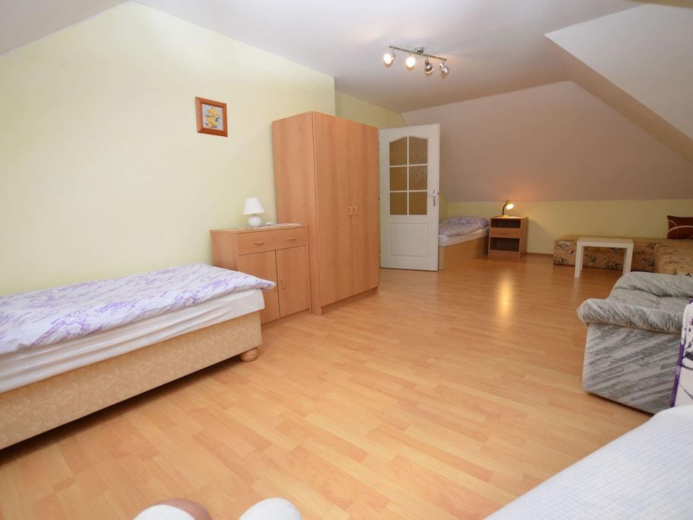 Comfortable Detached House With Large Garden