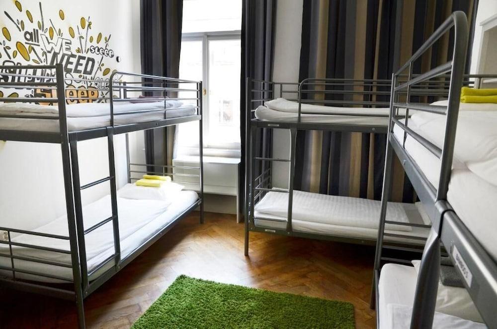 The Republic Garden - Hostel