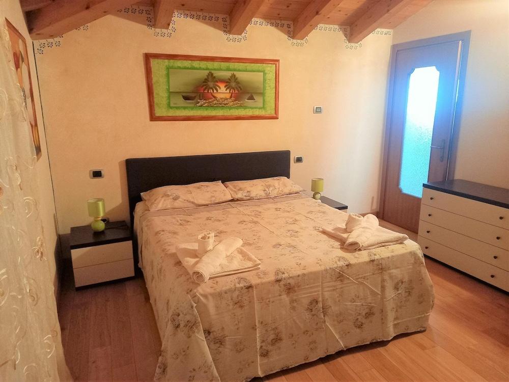 Marone Apartment With Pool