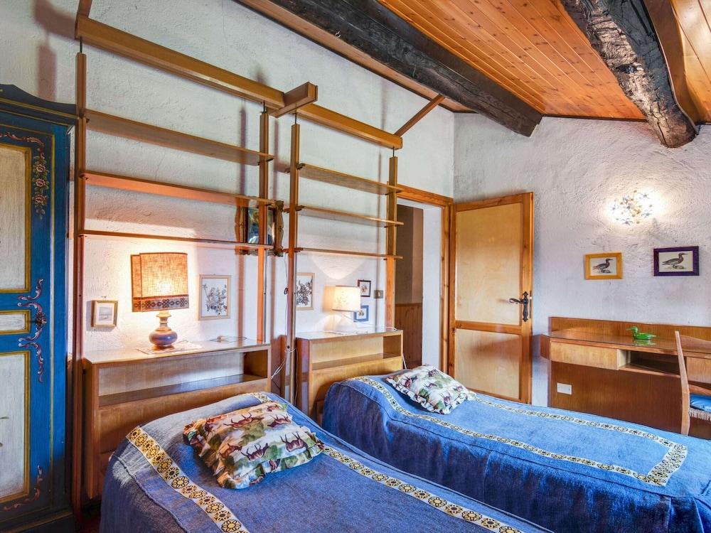 Cozy Detached House, Wide Garden, Wifi