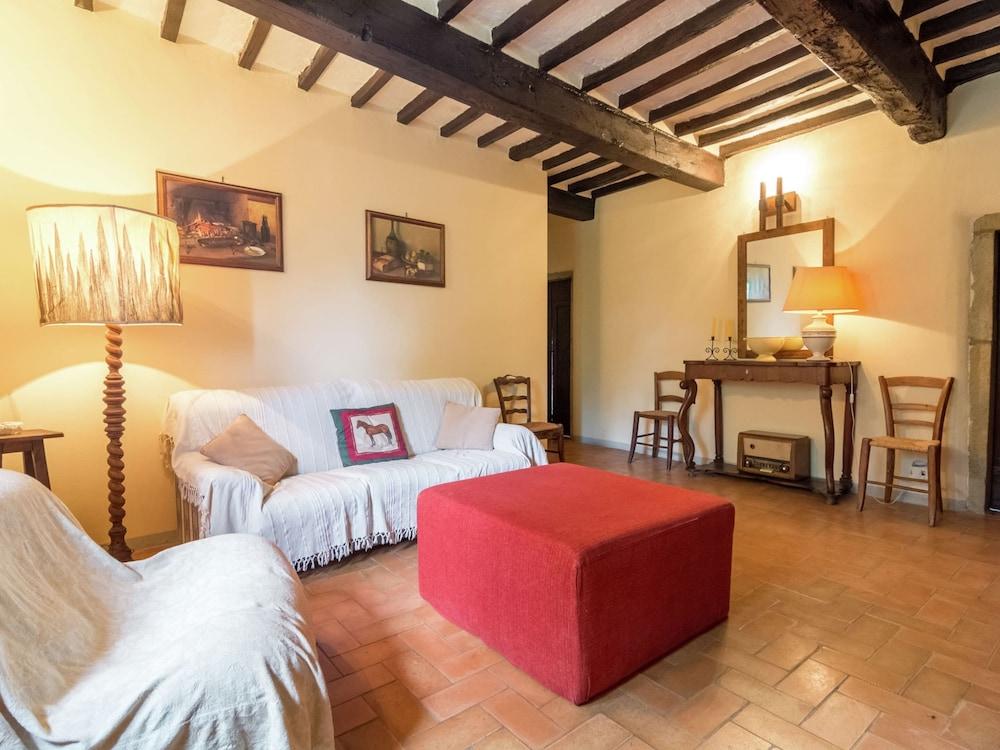 Rustic Comfort With Modern Touch