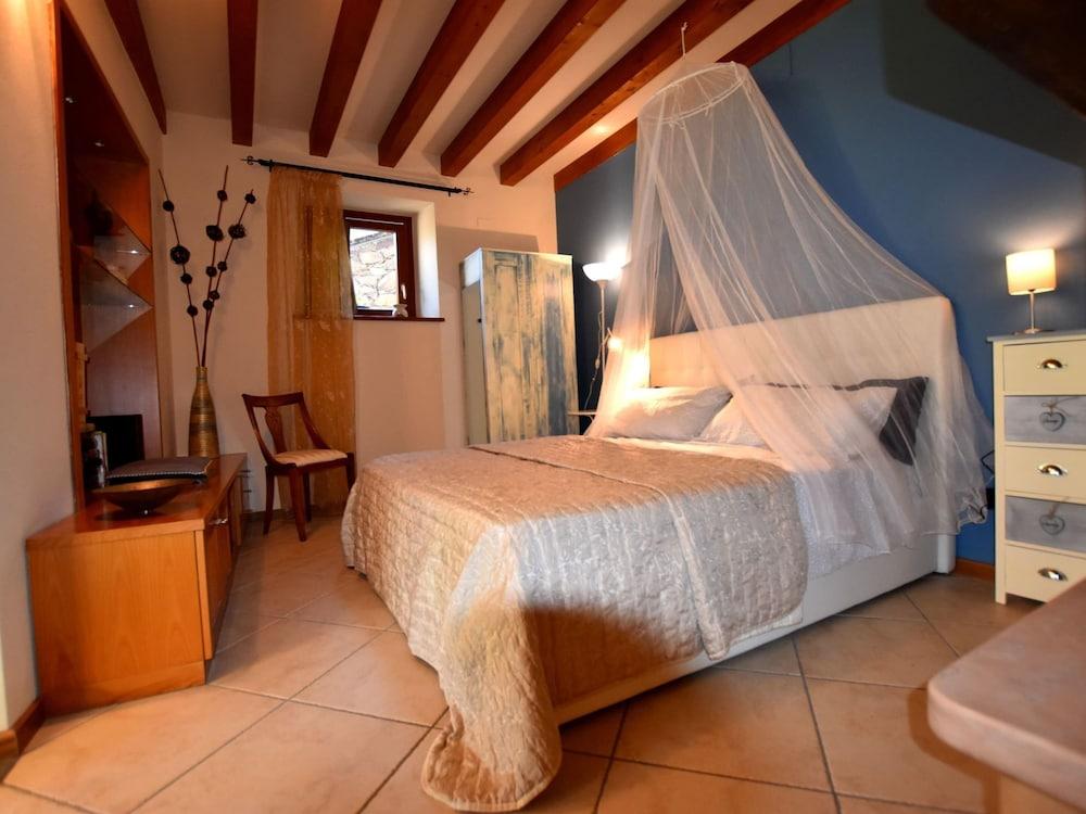 Flat in Villa, With Garden, Barbecue