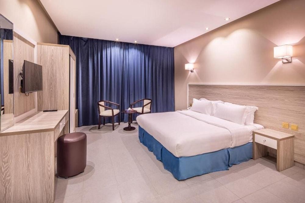 Mirada purple - Alqorayat