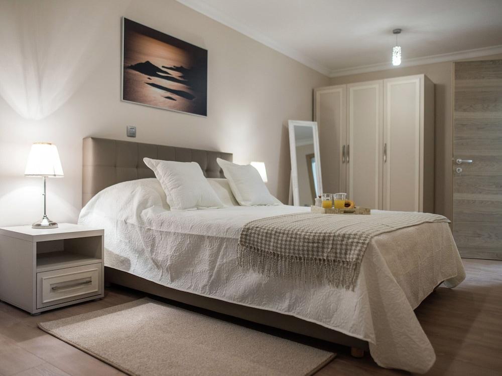 Villa With Private Heated Pool