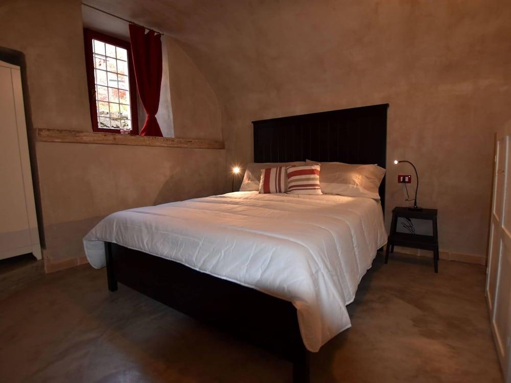 Ancient, Renovated Farmstead With Private, Equipped Garden