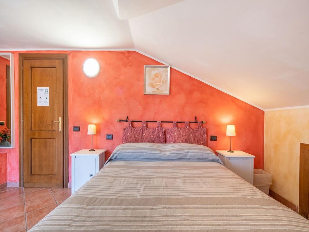 Villa in Monterotondo With Pool & Tiber Views