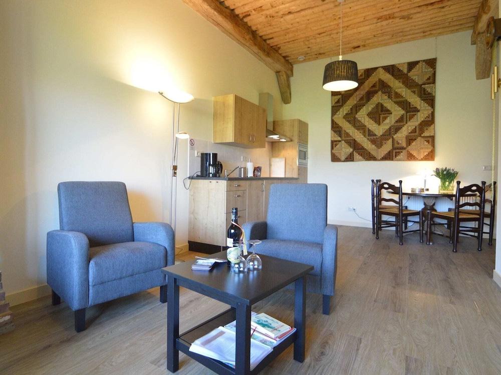 Staying in a Thatched Barn With box Bed, Beautiful View, Region Achterhoek