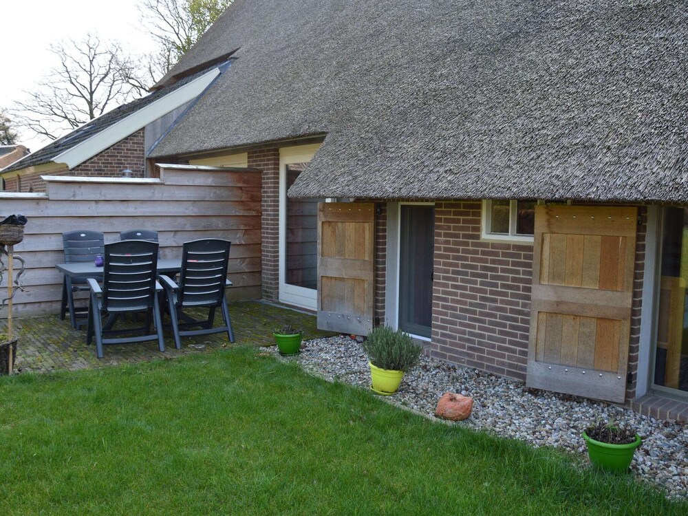 Staying in a Thatched Barn With box Bed, Beautiful View, Region Achterhoek