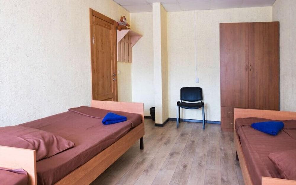 Dorozhny Guest House