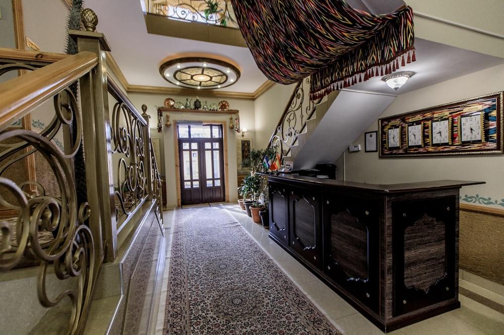 Hotel Billuri Sitora