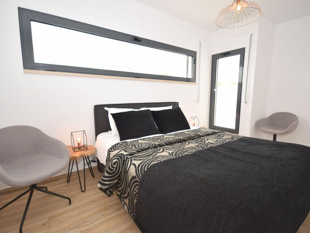 Comfortable Villa in Coto With Swimming Pool