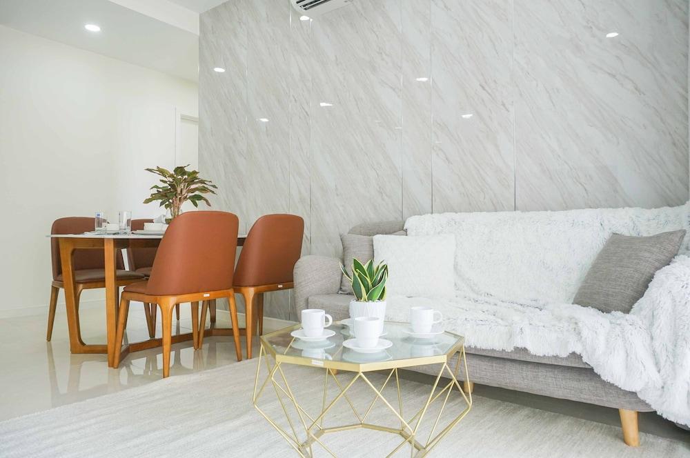 Ho Chi Minh Infinity Pool Apartment