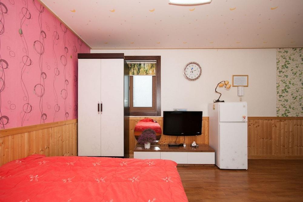 Daebudo Sea and Pine Tree Pension