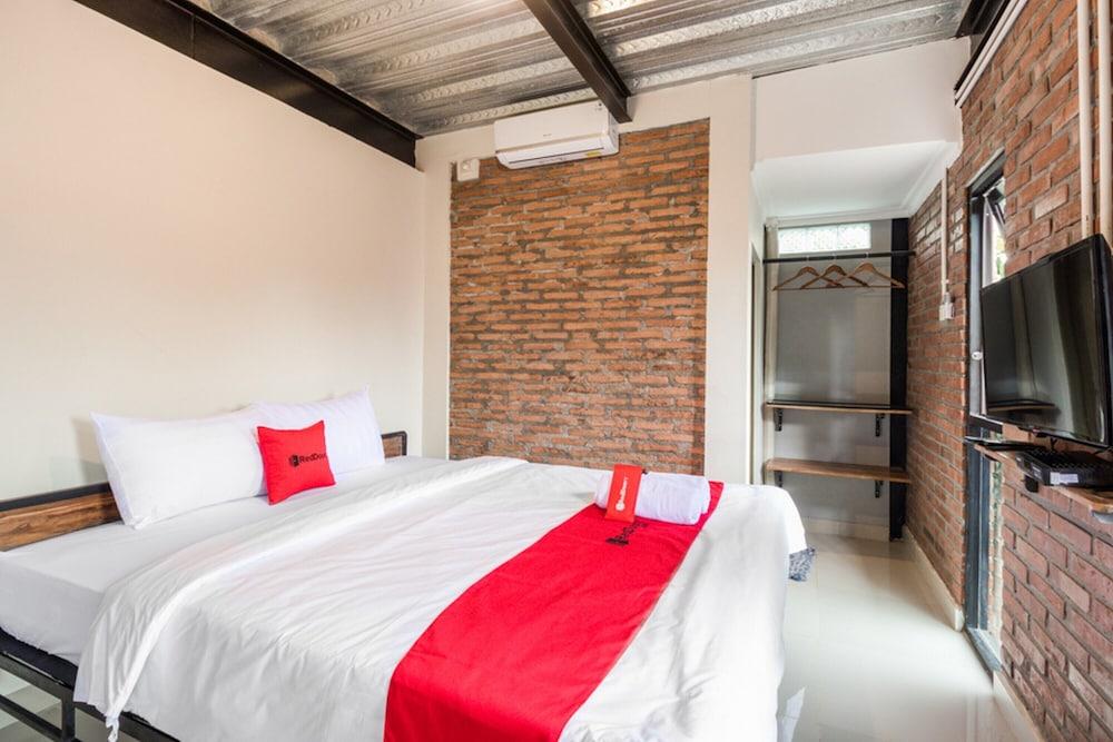 RedDoorz Syariah @ Babadan Baru Jakal